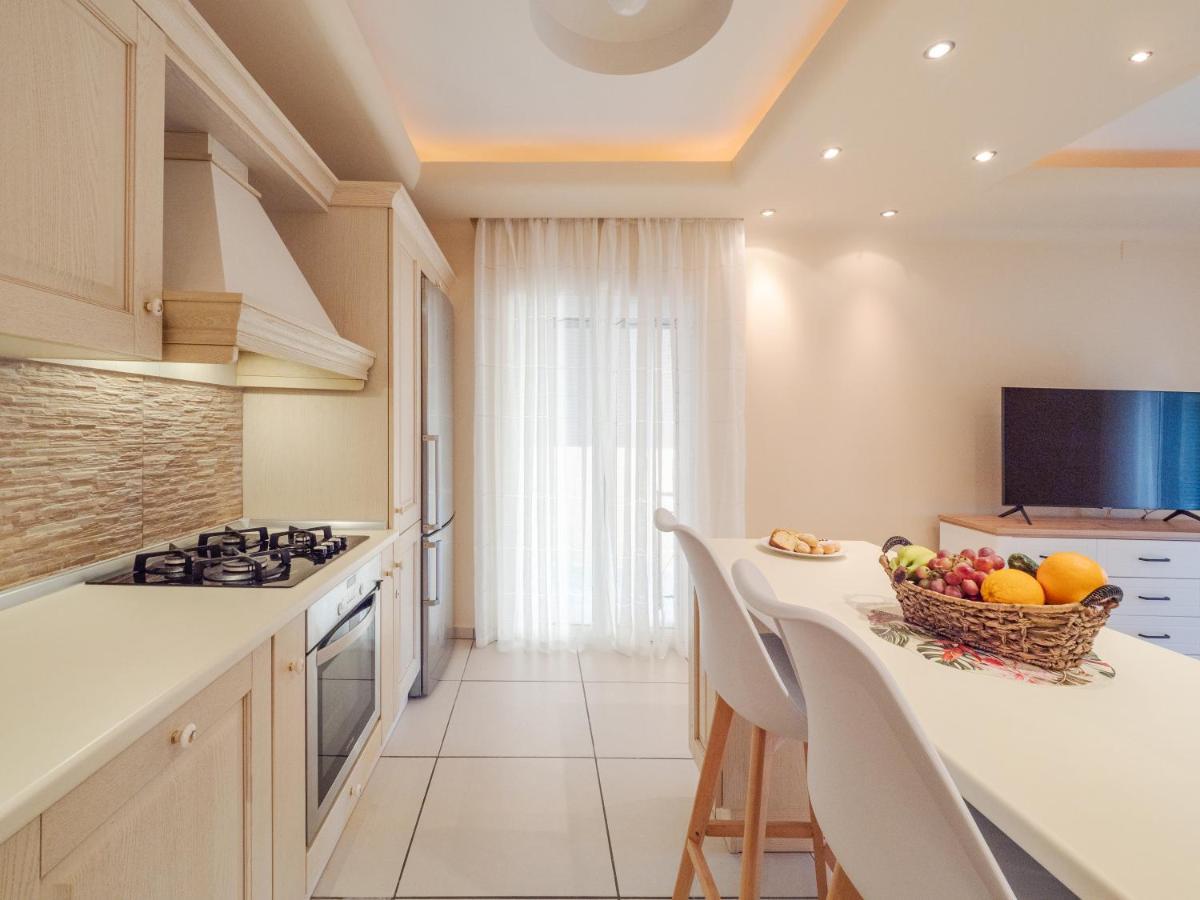 Aura Elegant Apartment Near Garitsa Bay Análipsis Екстериор снимка