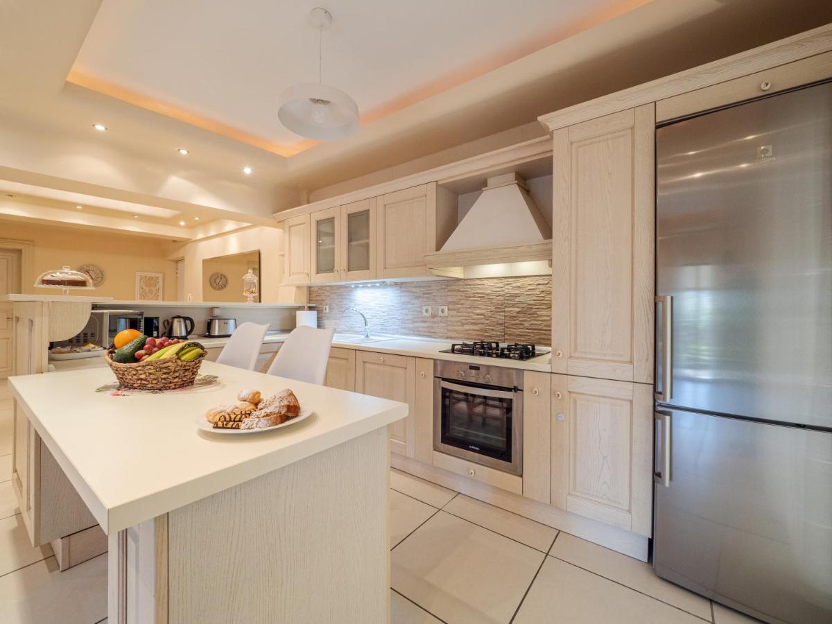 Aura Elegant Apartment Near Garitsa Bay Análipsis Екстериор снимка